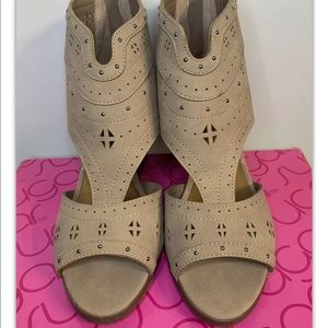 Brand New Sugar Viveca Blush Tumbled Peep Toe Booties